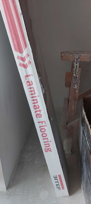 Продам ламинат Egger. Новый, в упаковке. 30 кв м.