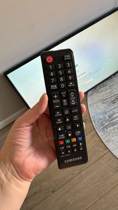 Продам телевизор Самсунг смарт оригинал 43 диагональ 24 год