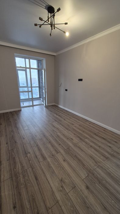 Поклейка обоев галтель