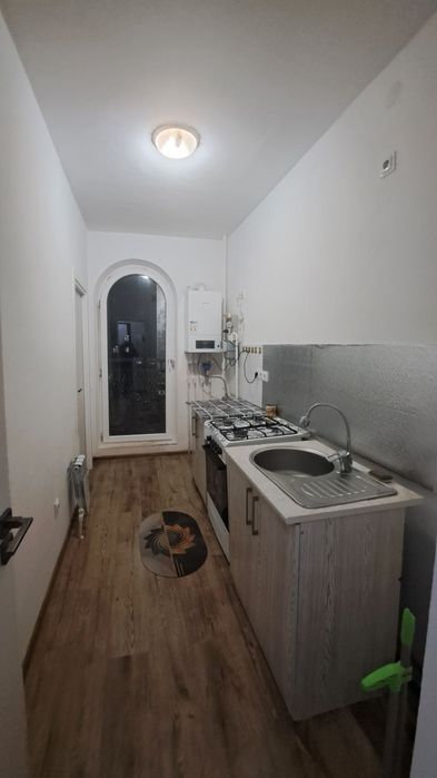 Чирчик шахри 
2-микрораён Навастройка
2-хона 4-этаж 
Квартира Ижара