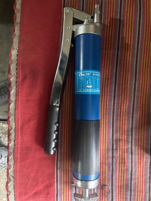 Продам шприцы для смазки.