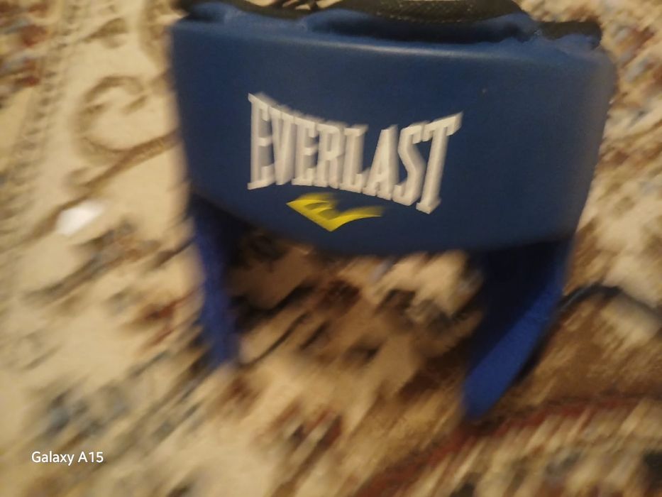 Боксер перчатка шлем