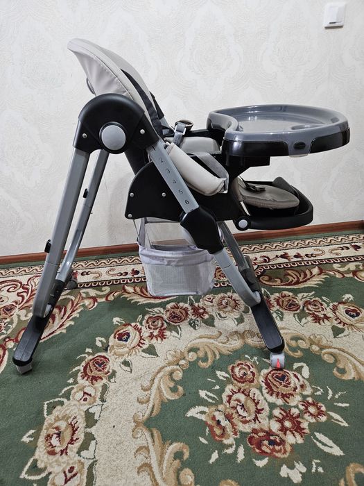 Продам столик для кормления. Шезлонг