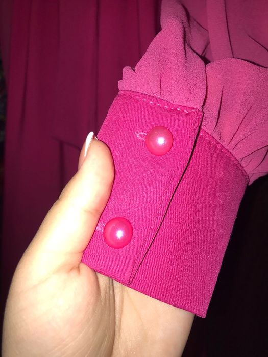 Ярко-розовое платье, длинная