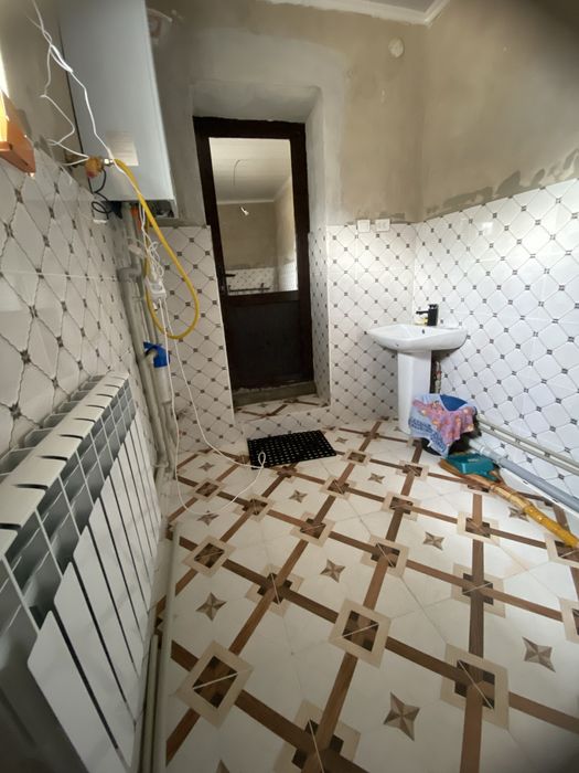 Жер үй сатылады.