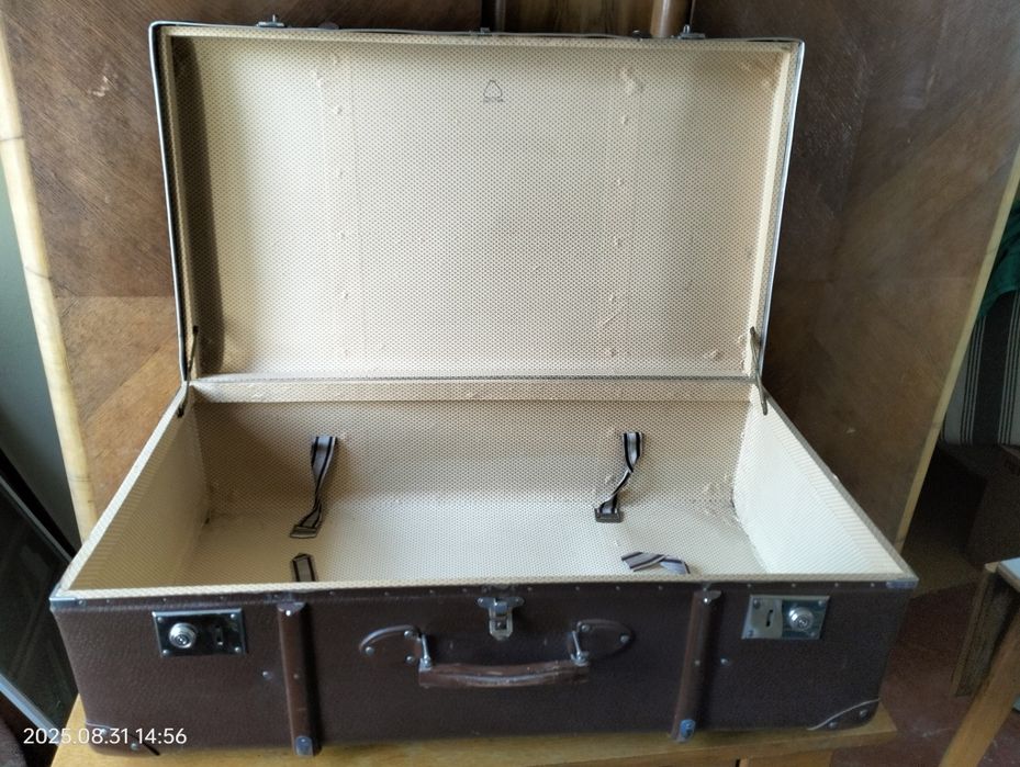 Чемодан старинный.