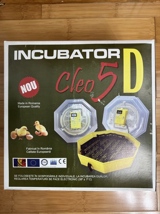 De vanzare  Este NOU NOU NOU Incubator CLEO 5  cu  Dispozitiv de intoarcere ,Termometru si Umiditate