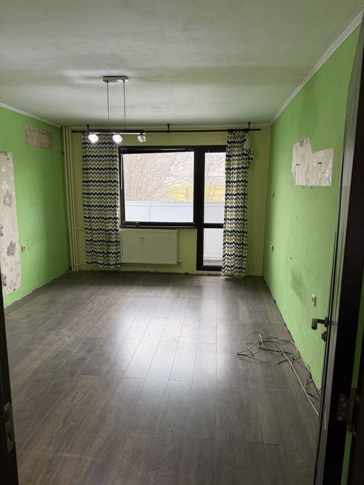 Двустаен апартамент в кв.Родина 1 до у-ще Олимпи Панов