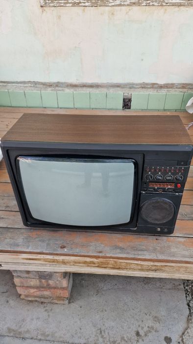 Elektron rus televizori ekrani yaponskiy pultli qlingan