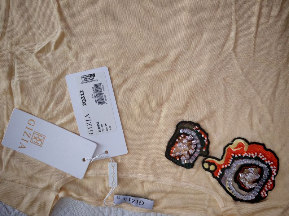 Bluza noua cu eticheta mărimea 36,Gizia