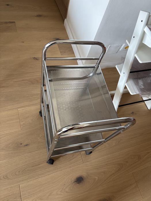 Vand carucior cromat 3 nivele pe roti