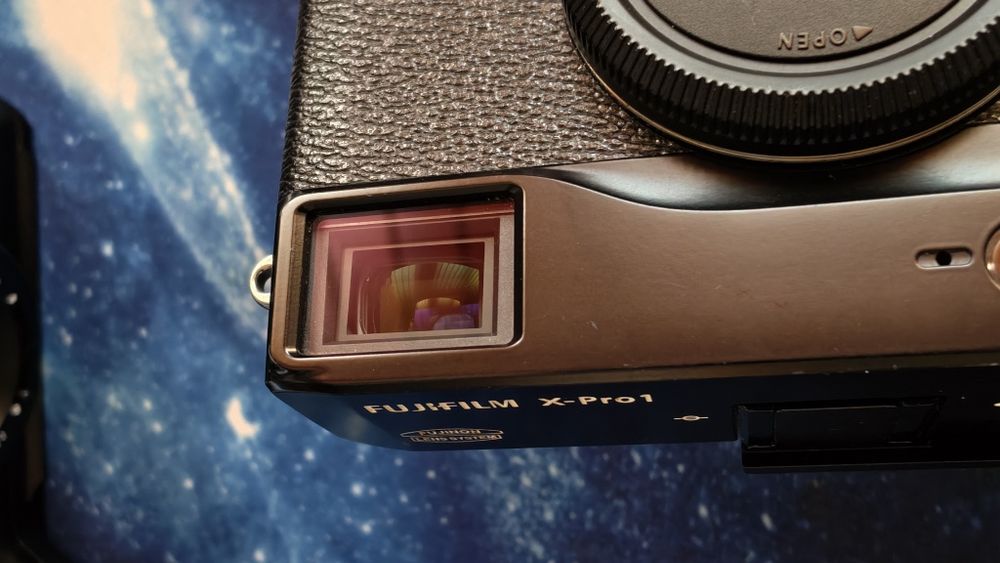 Fujifilm X-Pro1 impecabil la cutie