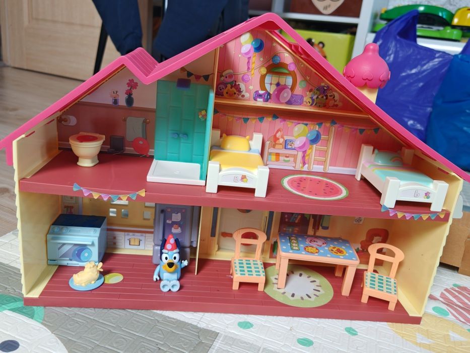 Casă Bluey' Celebrating Home