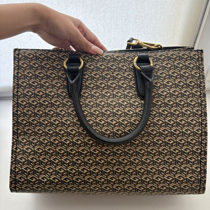 Продам оригинальную сумку GUESS