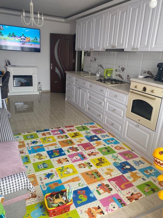 Se vine apartament mobilat partial renovat. Mai multe detali si poze mai multe  in privat.