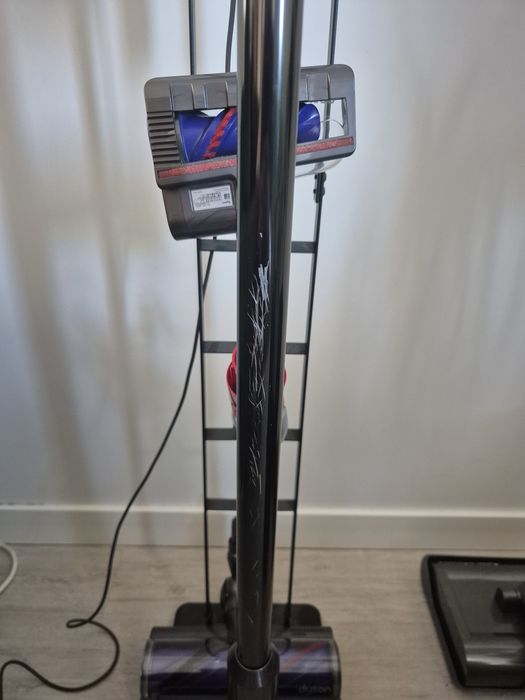 Dyson V12 Slim Detect - stare foarte buna, functionare impecabila