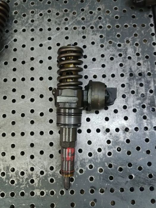 injector 2.0 tdi bmm bmp  audi a3 8p vw passat b6 golf 5 touran skoda octavia 2 seat leon 038130073bq