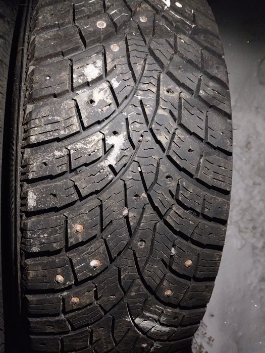 2 шины Triangle 215 60 R16. Без торга.