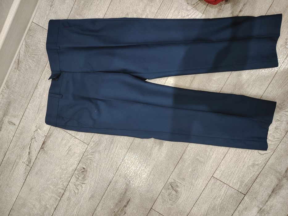 Продам школьный костюм