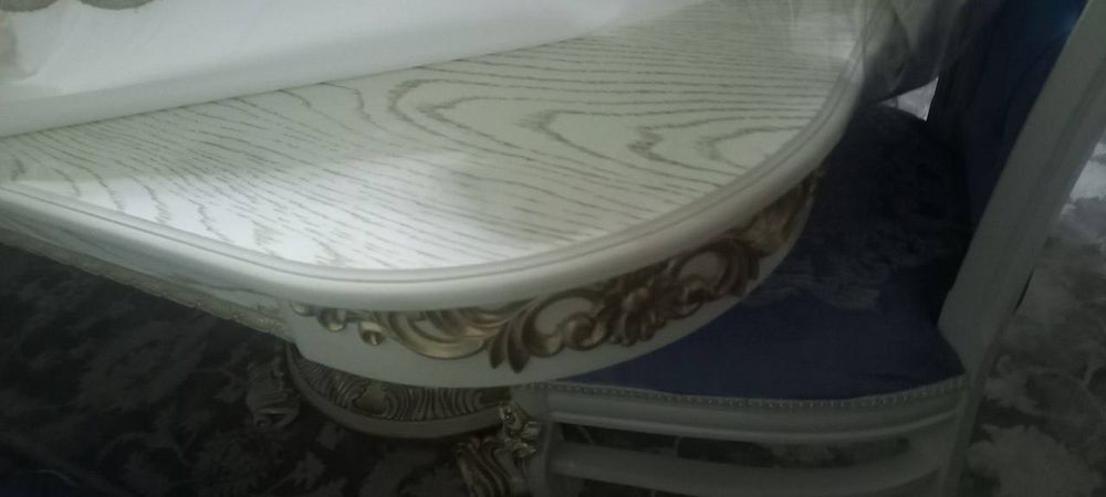 Stol stul sotiladi 12 tali