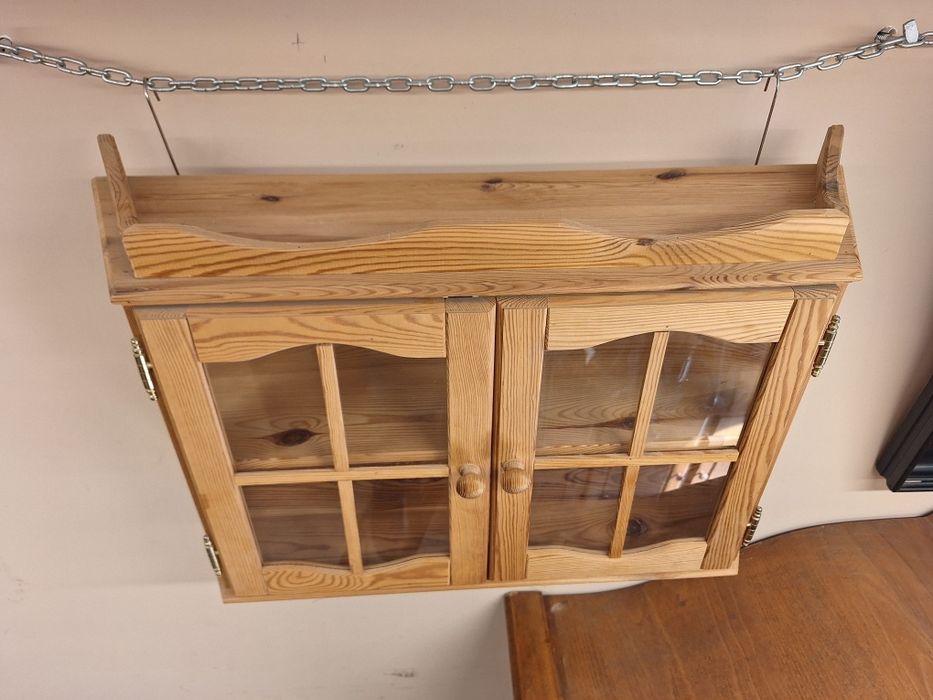 Винтидж витринка за стена