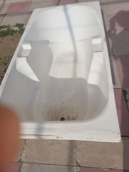 Ванна б/у в отличном состоянии плюс унитаз с бачком и раковина тюльпан