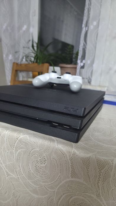 Продам Playstation 4 Pro