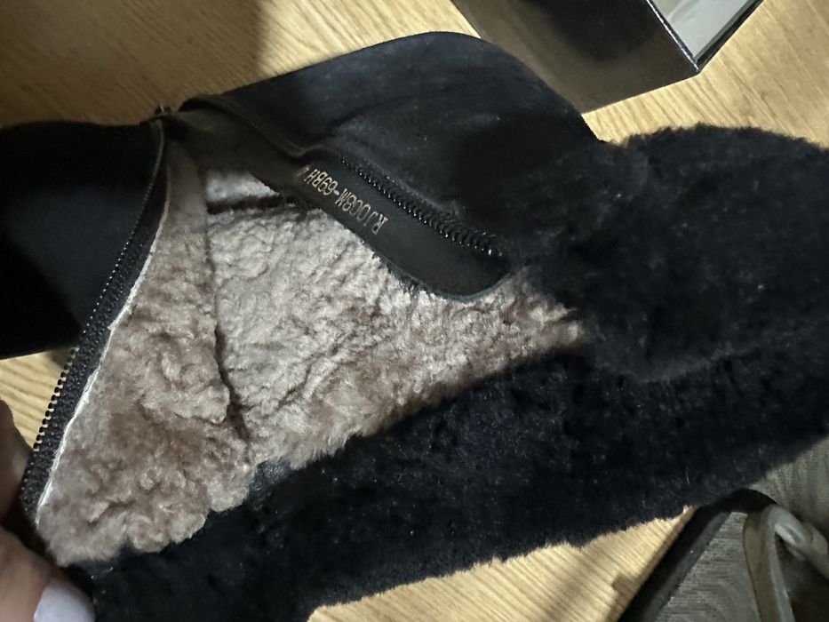 Продаю ботинки замшевые