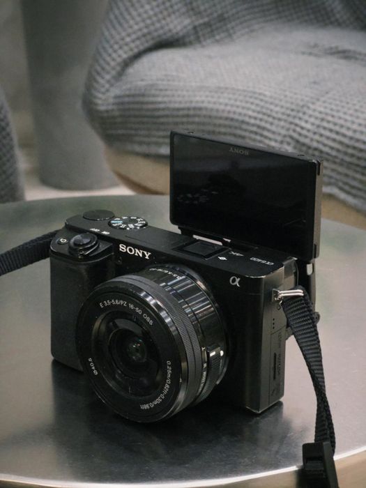 Sony Alpha a6400 + обьектив 16-50 OSS (б/у)