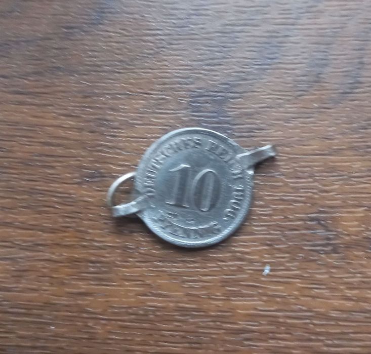 Kumush tangalar sotiladi