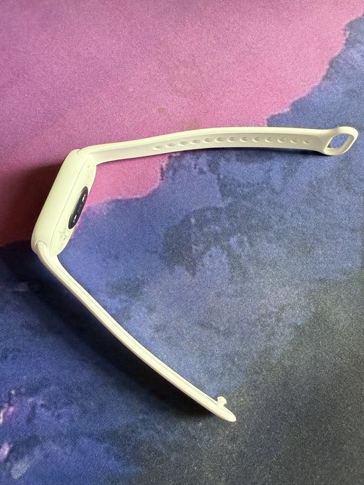 Продается фитнес браслет mi band 10