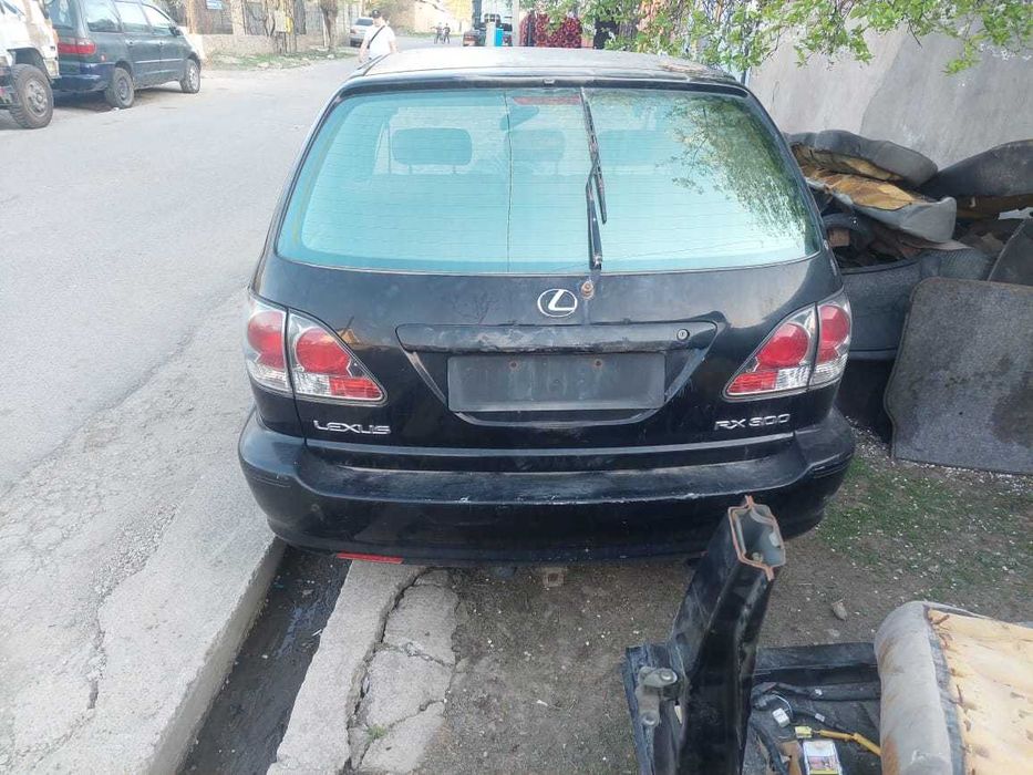 задняя часть на lexus rx 300