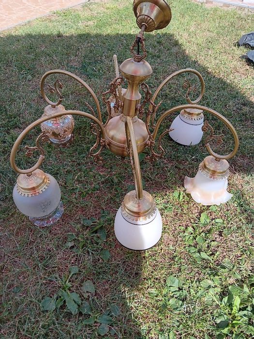 Candelabru vechi  de peste 100 de ani ,auriu  adus din Spania,6 brațe,