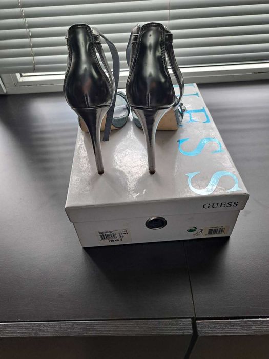 GUESS сандали р.38