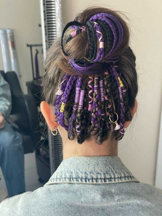 Косички за момичета - стил и усмивки.