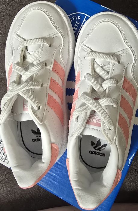 Обувки АДИДАС  за момиче