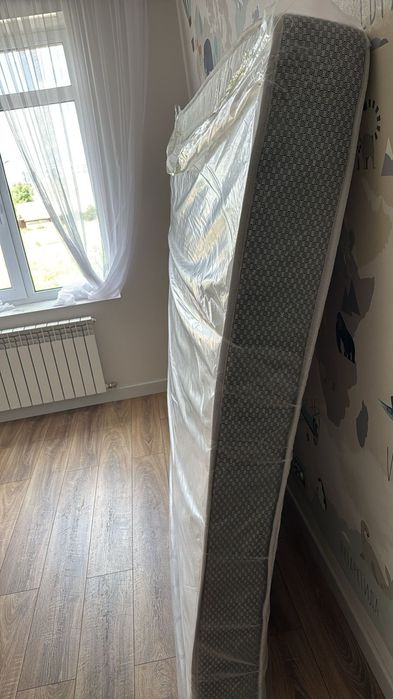 Срочно продам матрас новый