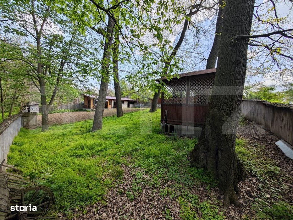 Padure in Barnova 1800 mp + 600 mp teren  pentru casa