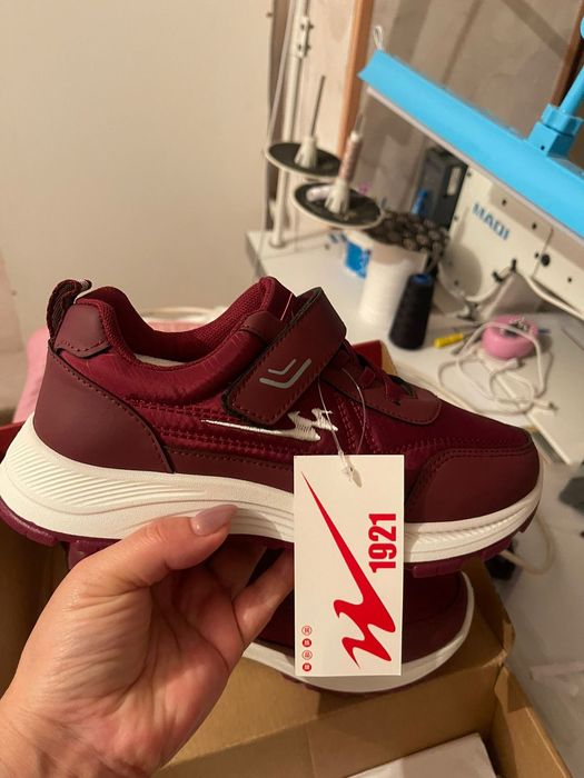 Срочно продается новые кроссовки