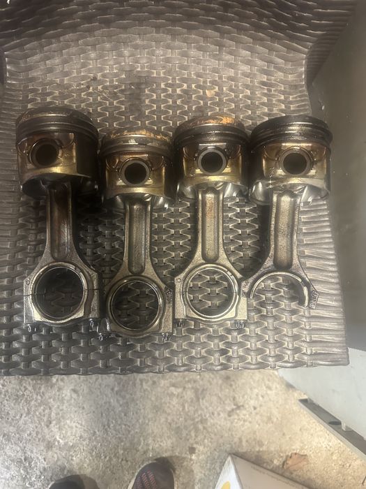 Biele, Pistoane bmw f10 /f11.   n47d20d 218 cp  N47 d 20 c