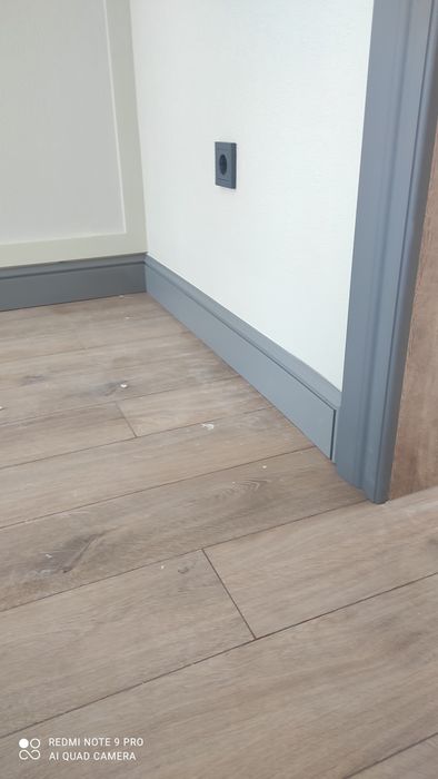 Профессиональная установка плинтусов