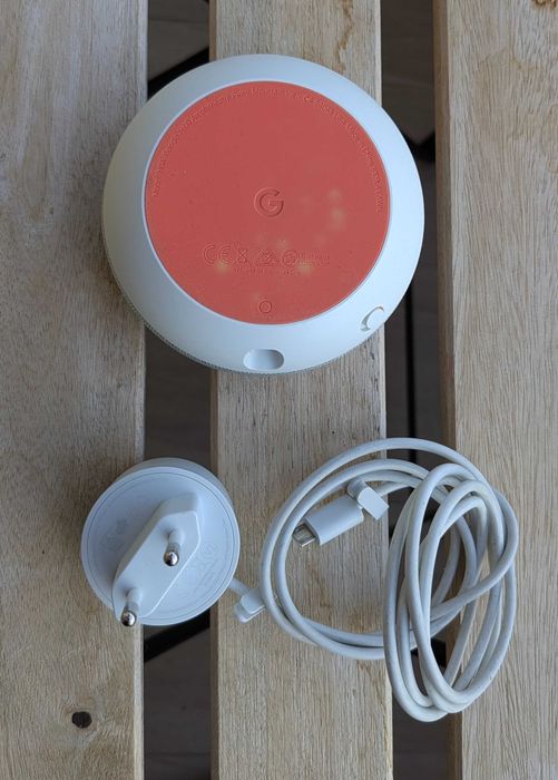 Google Home Mini 1-во поколение H0A – смарт говорител + оригинален захранващ адаптер