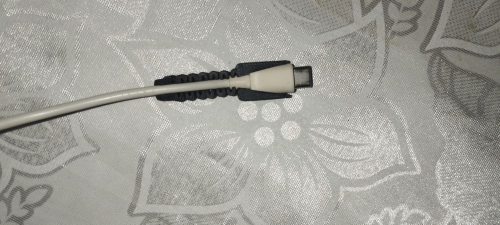 Power banklar uchun maxsus kabel yigʻi gich kabellarni kirillanishidan