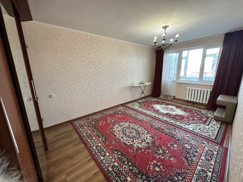 Продается В ЦЕНТРЕ ! 3 этаж, не угловая !