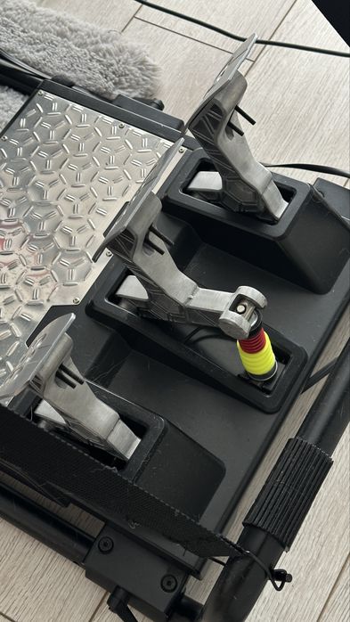 Thrustmaster T-GT II + T-LCM