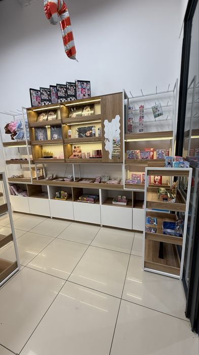 Продается мебель для бутика , магазина.