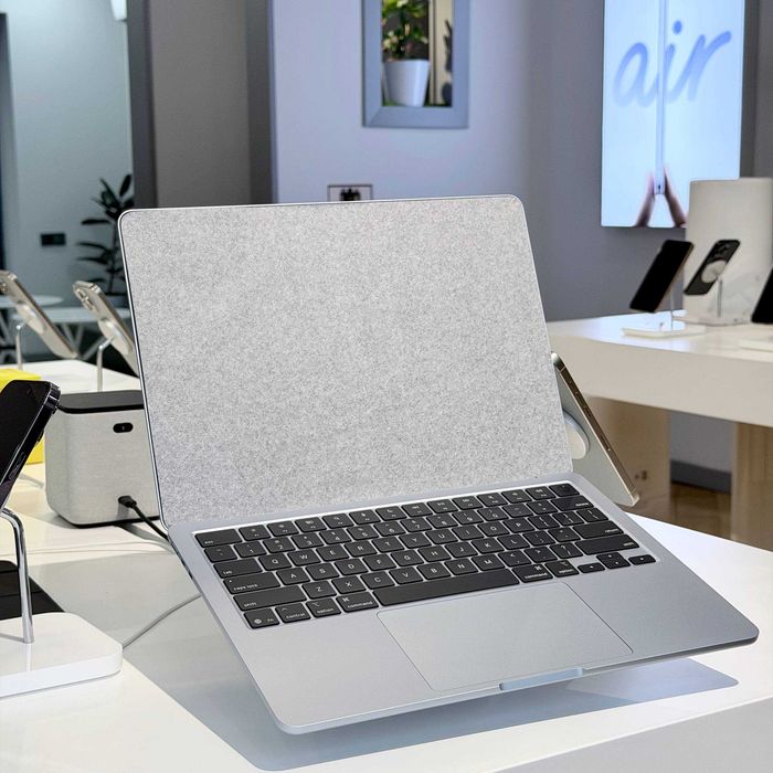 MacBook Air M5 Sky Blue/Midnight 16/512GB YANGI