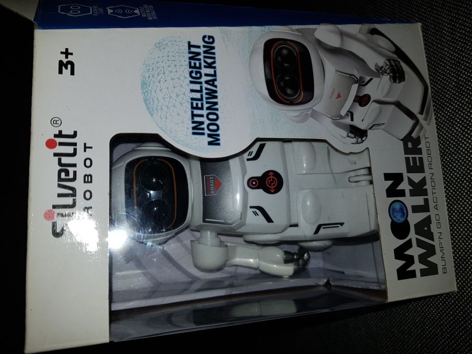 Продам интерактивную игрушку - робота Silverlit Moonwalker