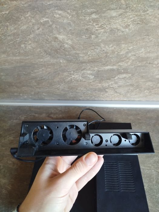 Playstation4 1TB + 8 игри + много стойки