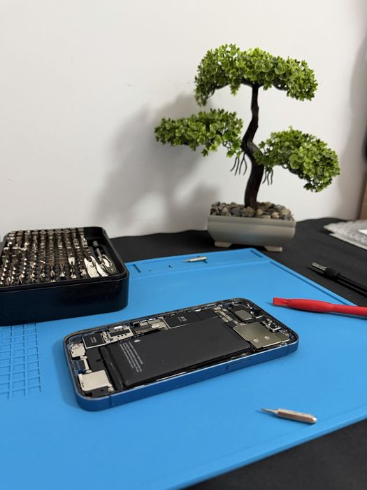 Reparații telefoane iPhone, Samsung | Display, baterie, capac spate